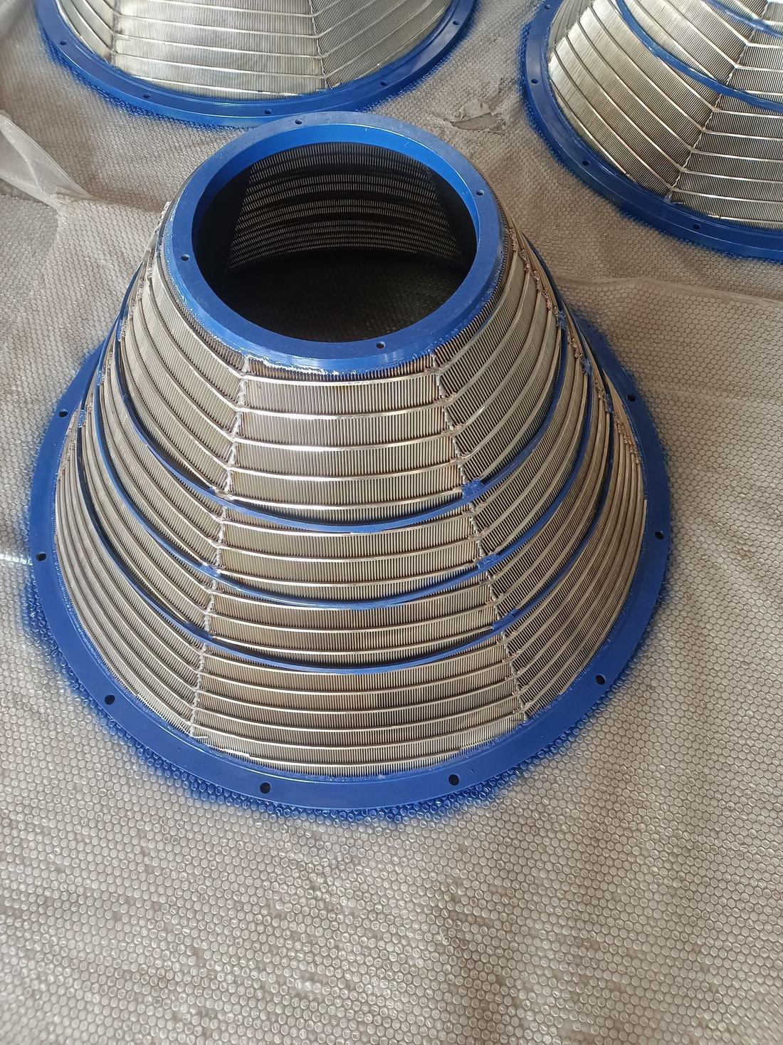 锥形离心筛篮实拍——蓝漆法兰,用于矿业离心脱水